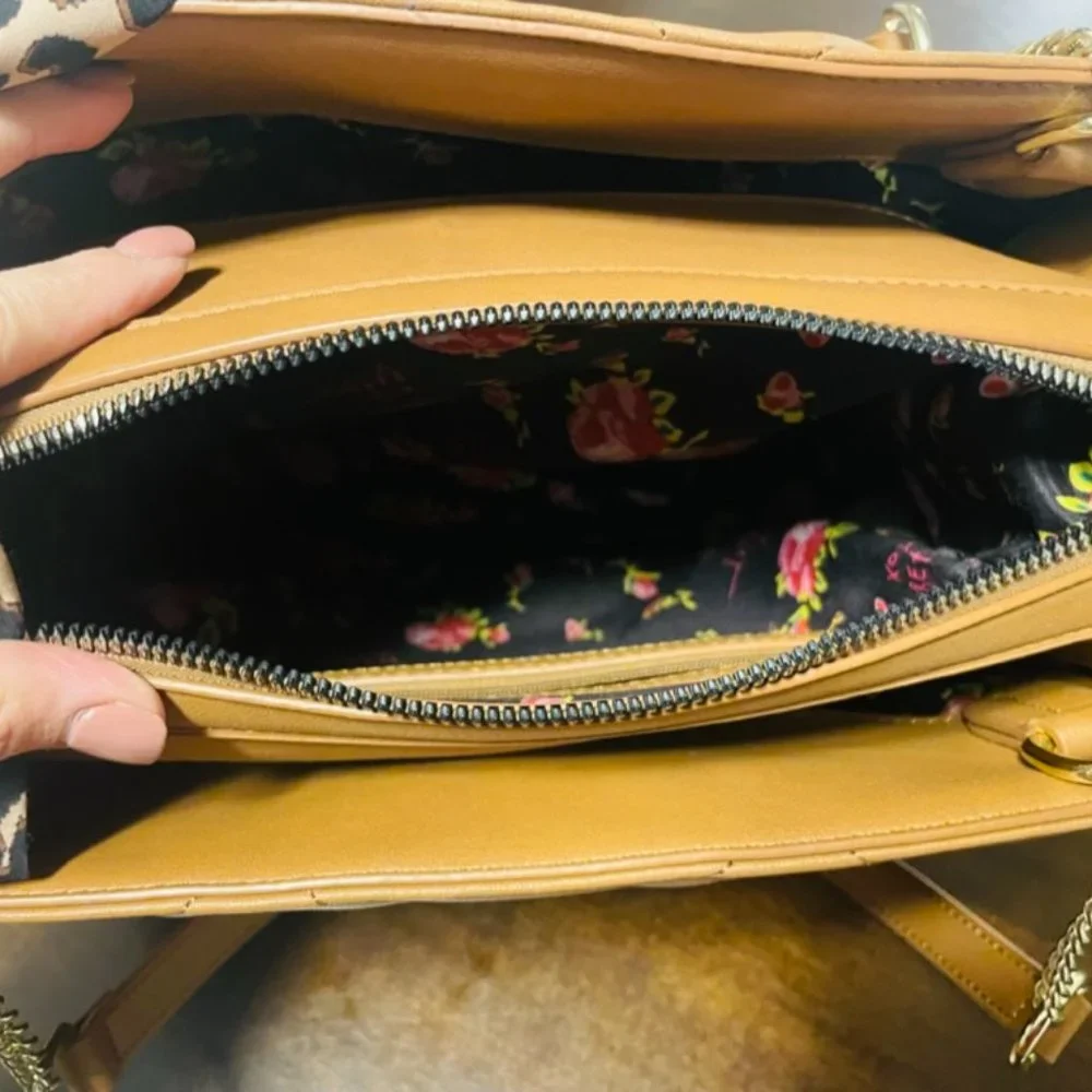 Betsey Johnson Tote Bag - Picture 4 of 5